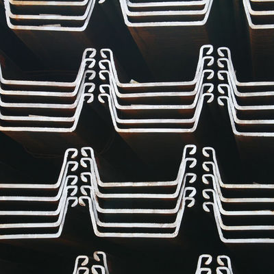 合金級 Q235/Q235B/Q345/Q345B/Q195/St37/St42/St37-2/St35.4/St52.4/St35 冷圧型U Z型鋼板の堆積