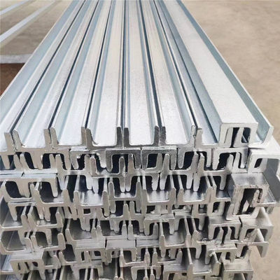 切断サービス 高加工可能性 熱巻き冷たく形成されたポートカーボン鋼チャネル 40*40*10バー 価格と重量4.5-14.5mm