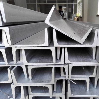 高強度パンチド 穴を開けられたステンレスシート Uチャネル 製造者 建設用 長さ 1~12m