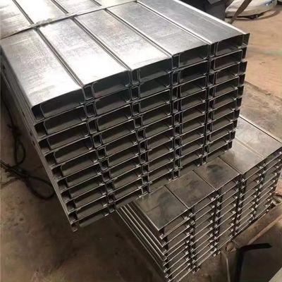 Uチャネル ホットロール 軽量C 顧客要求の長さを持つ鋼チャネルセクション