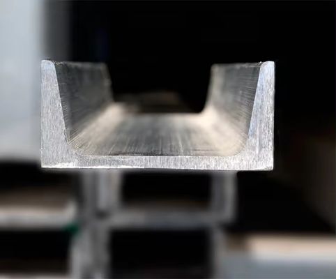 Uチャネル ホットロール 軽量C 顧客要求の長さを持つ鋼チャネルセクション