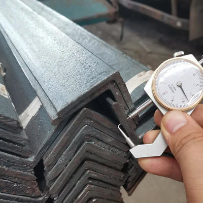 Q195-Q420 シリーズ グレード 135 度 カーボン鋼 角鋼棒切断器と 6mm 軽度の鋼平面のパンシング